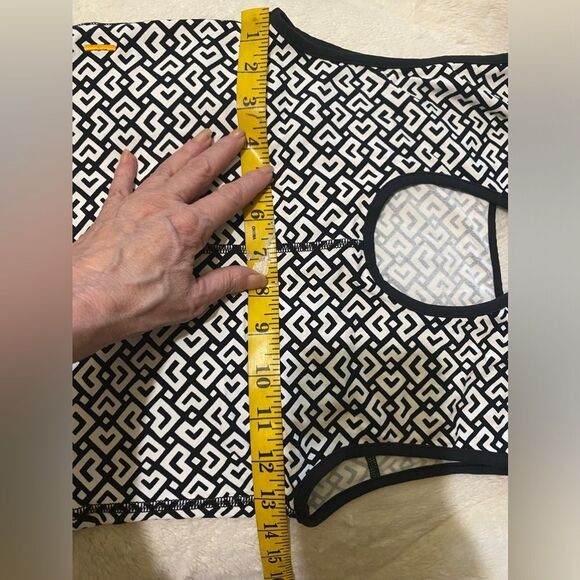 Lucy High Expectations Crop Tank Top Cut Out Back Black White Geometric Print - Picture 9 of 11